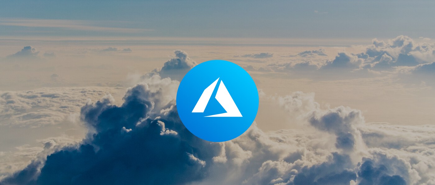 Foto über den Wolken mit Sonne und einem Symbol in der Mitte